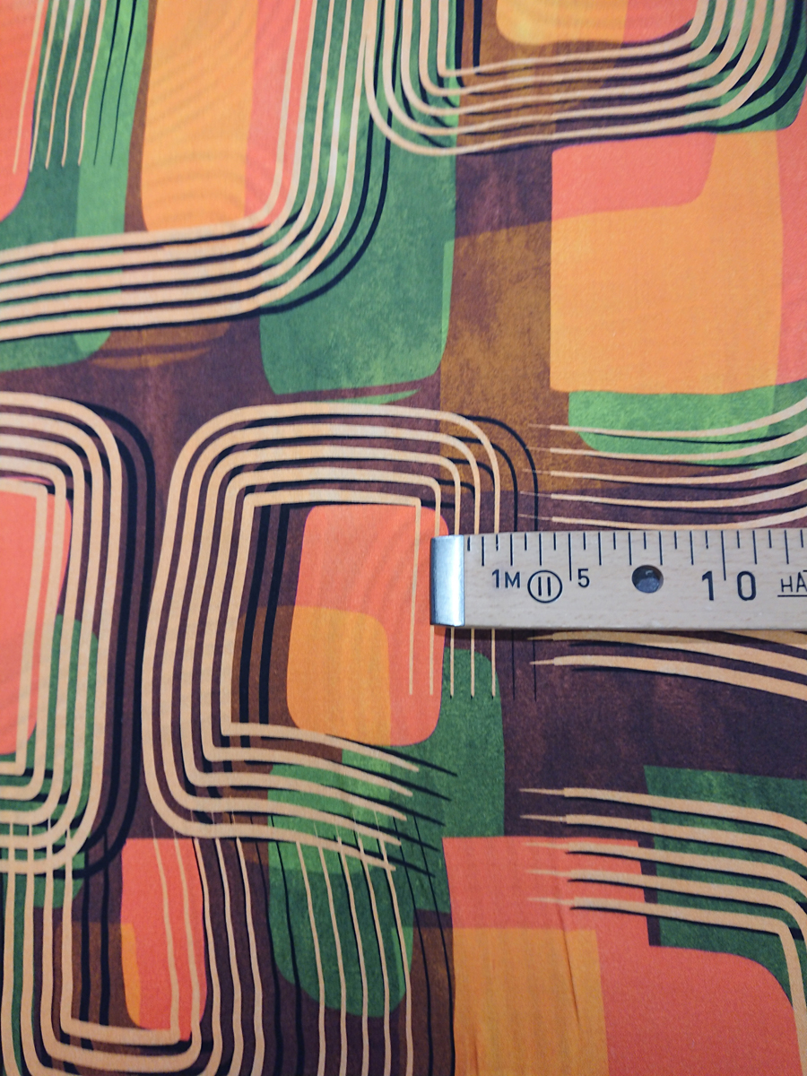 VI braun m orangen/gelben Muster