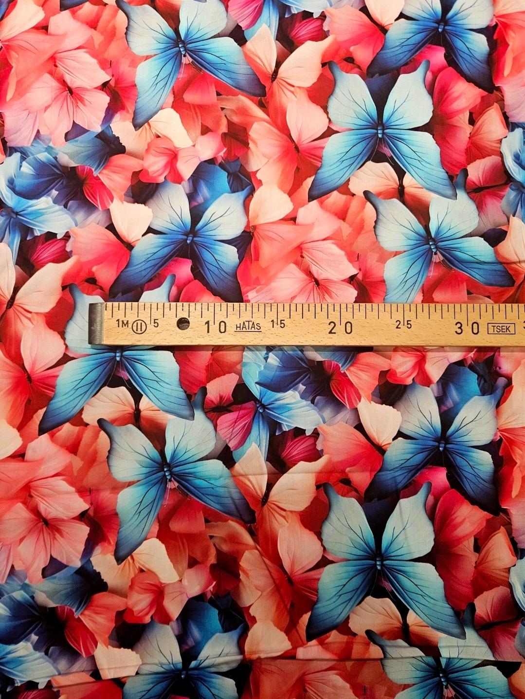 Viscose mit rot/blauen Schmetterlingen